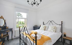 Sea Salt Cottage - Mins To Beach & Shops Dog Friendly